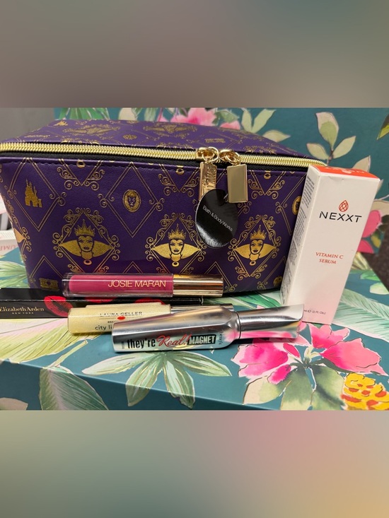 Bath & Body Works Other - Beauty set - Disney Villains large makeup bag with 5 premium beauty items NWT